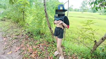 Cô Gái Thái Phô Bày Vùng Kín Bên Lề đường, Tiếng Thở Dâm Dục Vang Vọng